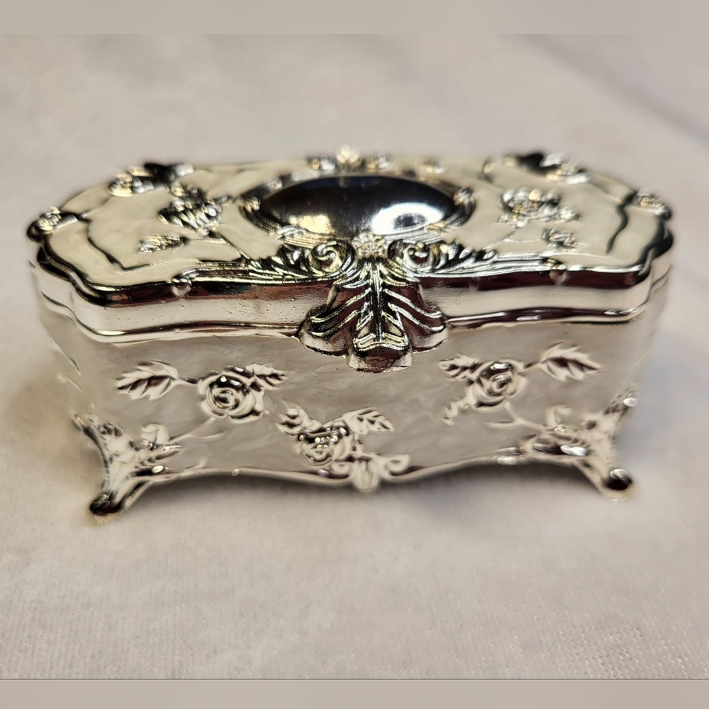 ✨️ New European Style Silver White Ornate Enamel Hand Painted Metal Trinket Box
